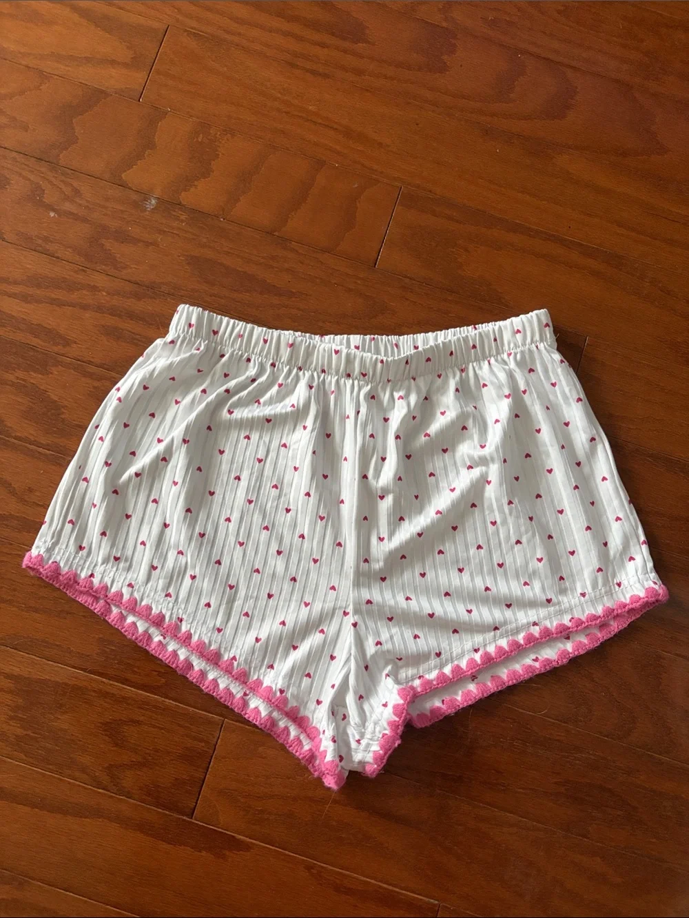 SHEIN White Short Sleeve Heart-Print Pajama Set with Pink Trim